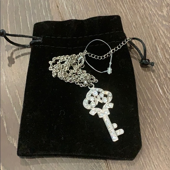 Alexander Kalifano Key Pendant - Picture 4 of 7